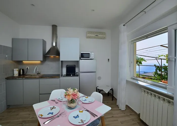 Apartment Happy Sound